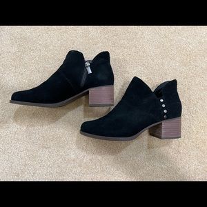 Koolaburra by Ugg black suede ankle booties